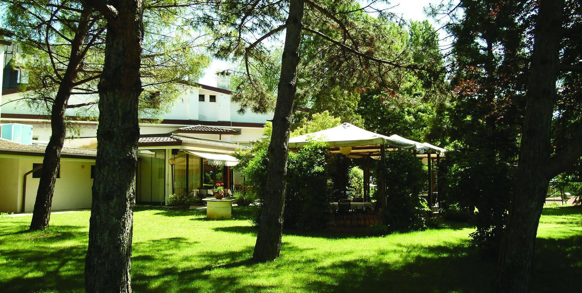 Locanda Alle Officine Buttrio Kültér fotó